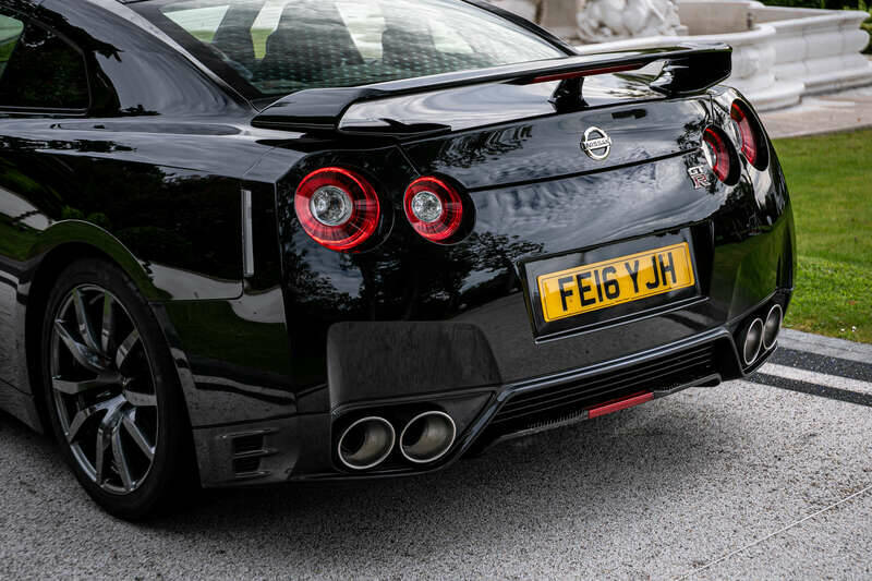 Bild 9/37 von Nissan GT-R Black Edition (2016)