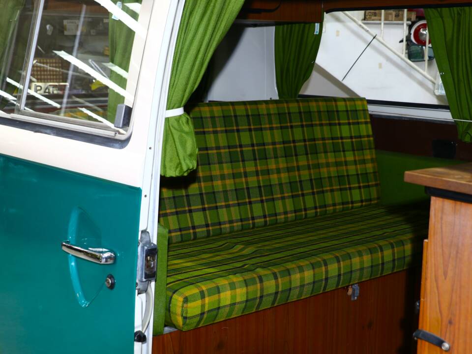 Bild 20/38 von Volkswagen T2b Camper (1974)