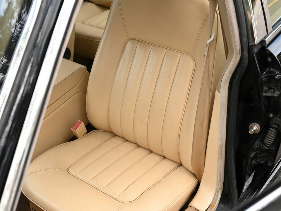 Image 16/21 of Daimler XJ 6 4.0 (1990)