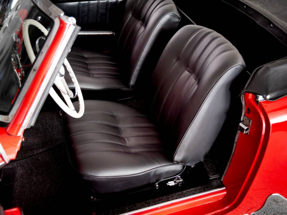 Image 19/35 of Mercedes-Benz 190 SL (1962)