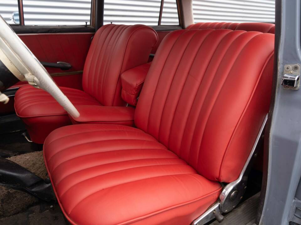 Image 8/8 of Mercedes-Benz 220 SE b (1962)
