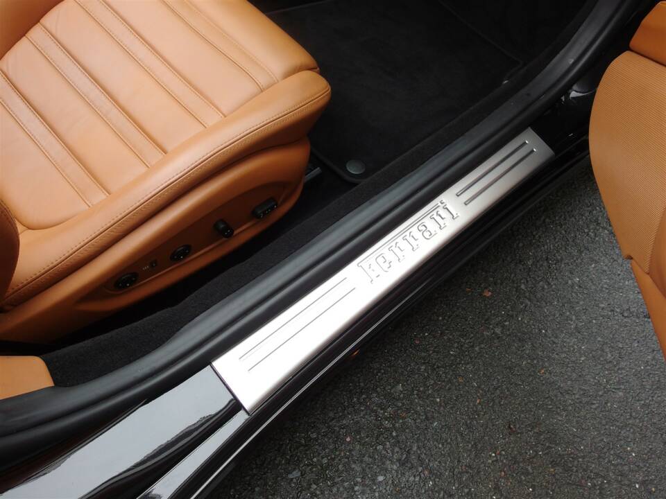 Image 64/99 of Ferrari California (2010)