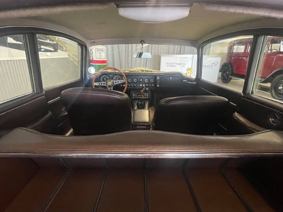 Afbeelding 18/19 van Jaguar E-Type (2+2) (1966)