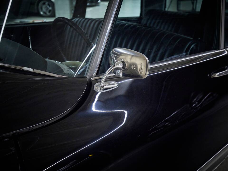 Image 52/97 of Citroën DS 20 Chapron (1972)