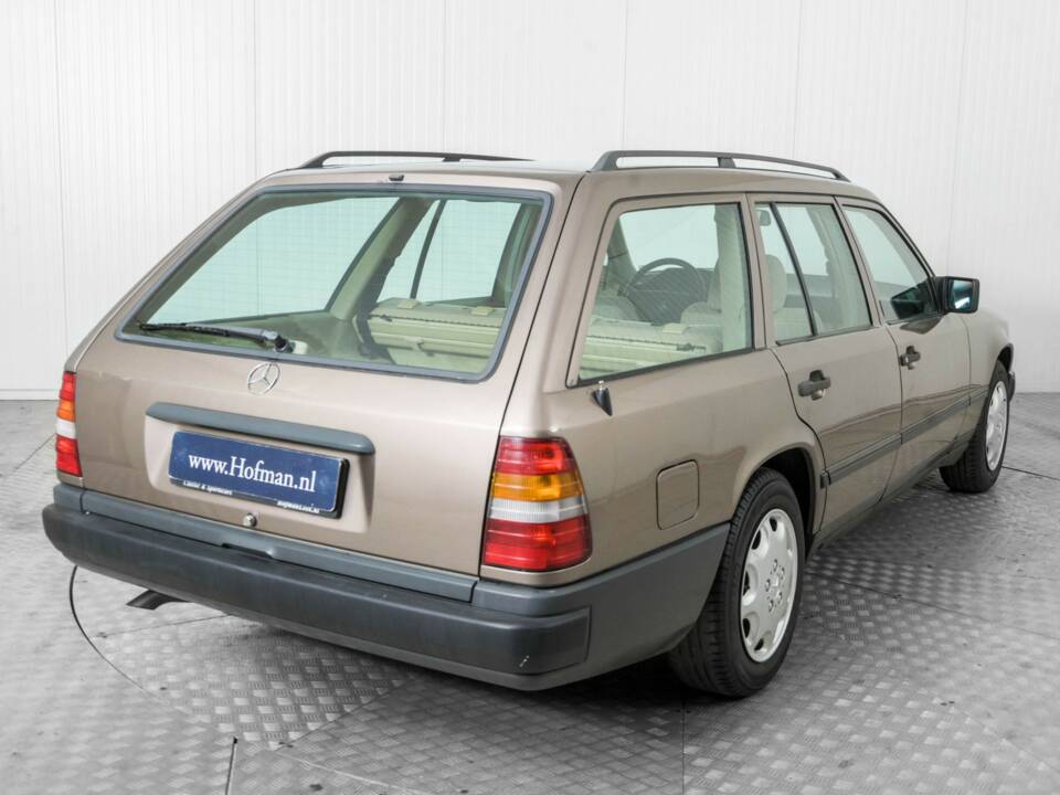 Image 26/50 of Mercedes-Benz 300 TD (1986)