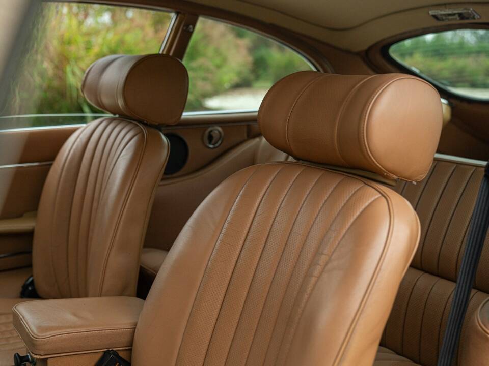 Afbeelding 48/50 van Jaguar E-Type V12 (2+2) (1972)