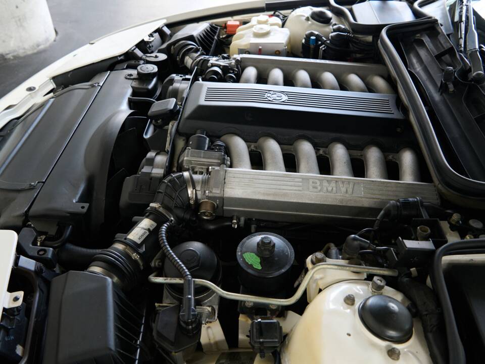 Immagine 50/50 di BMW 850i (1990)