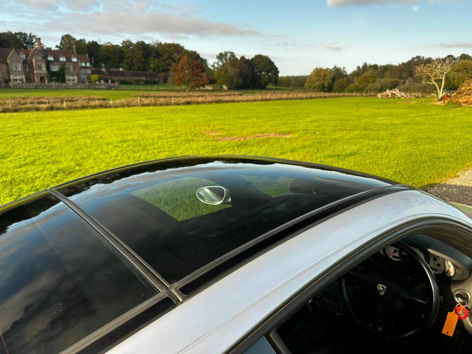 Image 22/54 de Porsche 911 Carrera (2003)