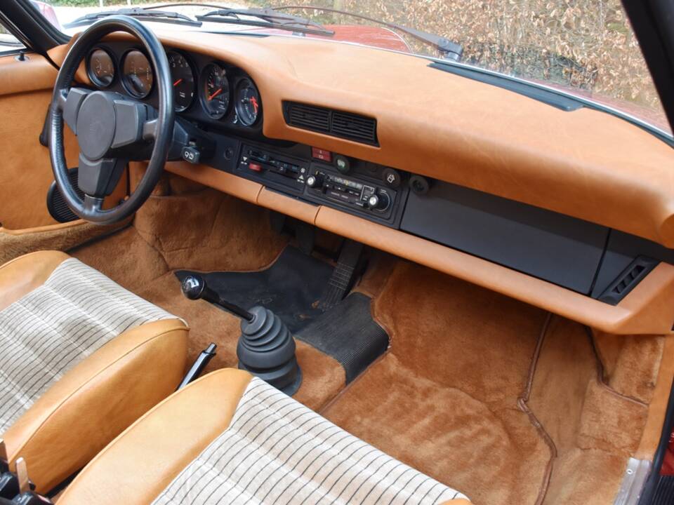 Immagine 33/42 di Porsche 911 2.7 (1977)