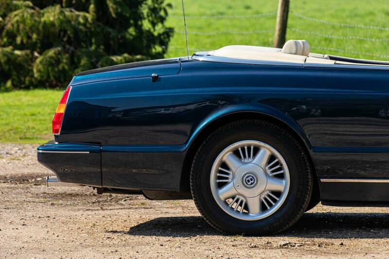 Image 42/50 of Bentley Azure Mulliner (1996)