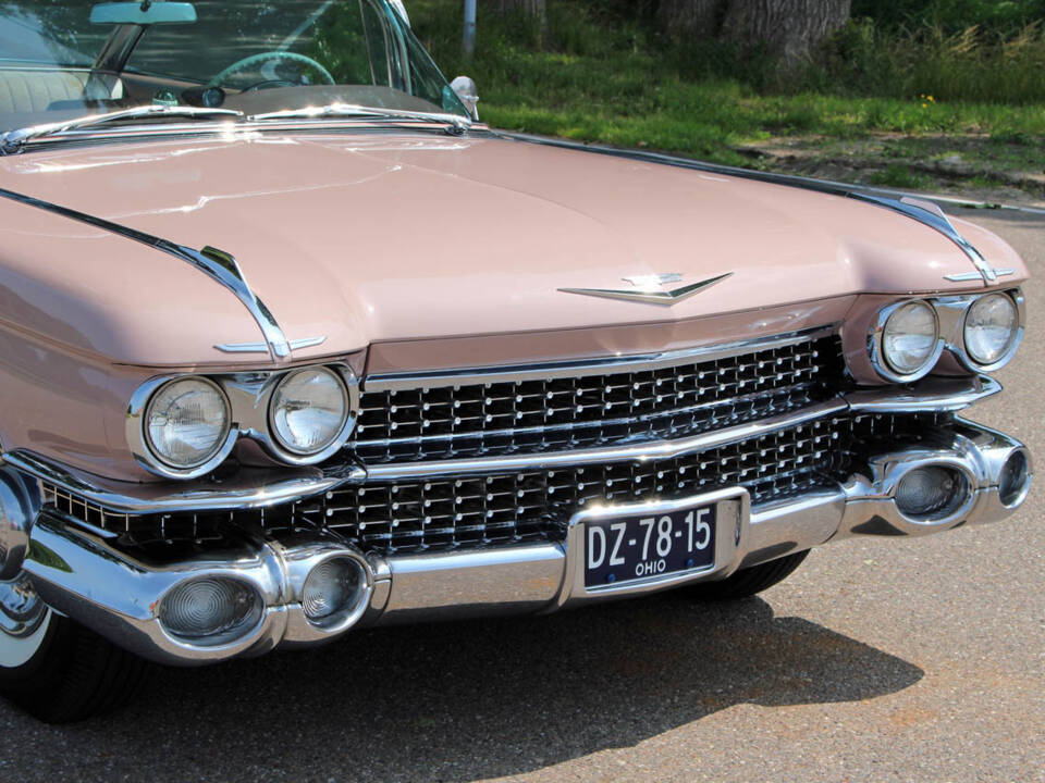 Bild 4/40 von Cadillac 62 Coupe DeVille (1959)