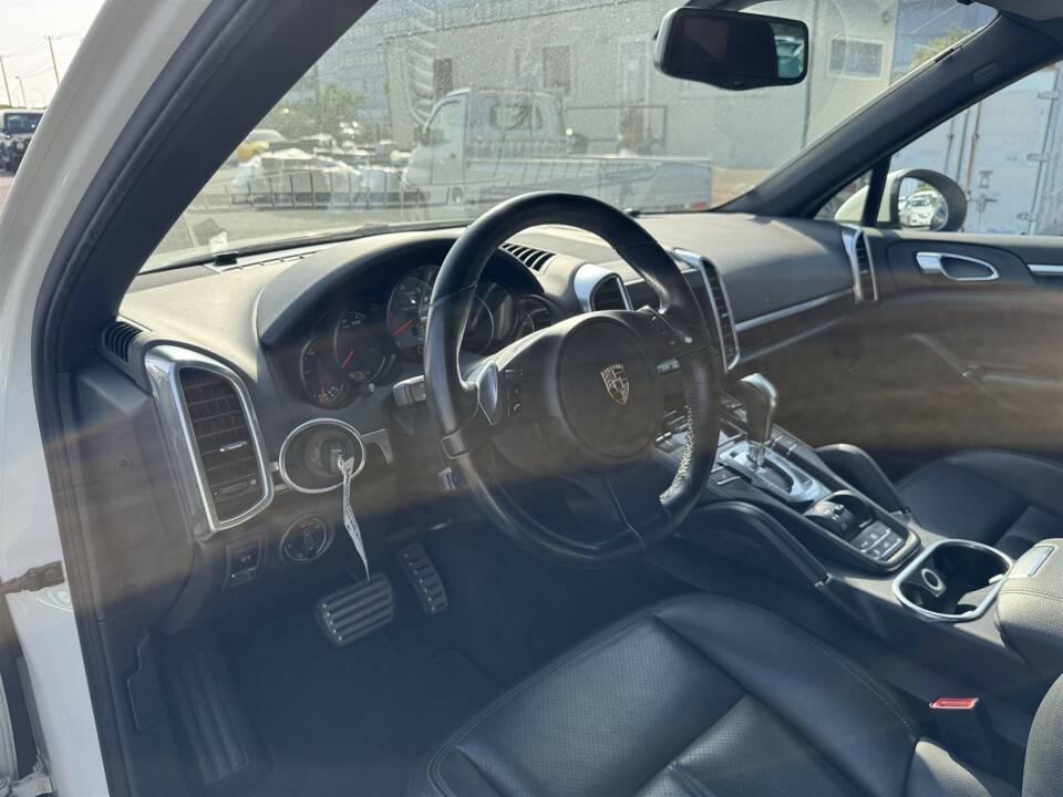 Bild 12/61 von Porsche Cayenne S (2010)