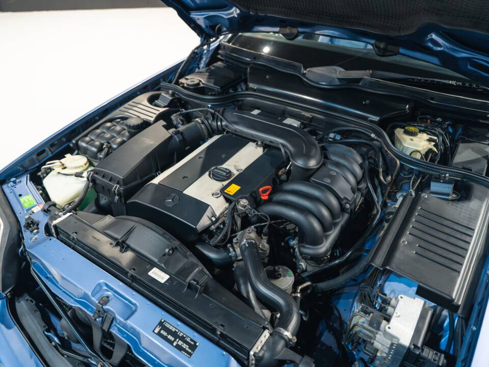 Image 32/35 of Mercedes-Benz SL 320 (1998)