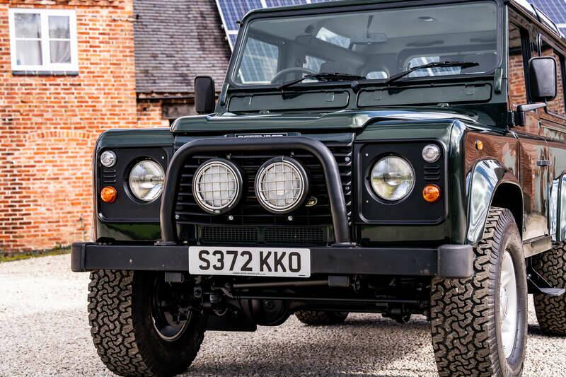 Image 36/50 de Land Rover Defender 90 Td5 (1999)