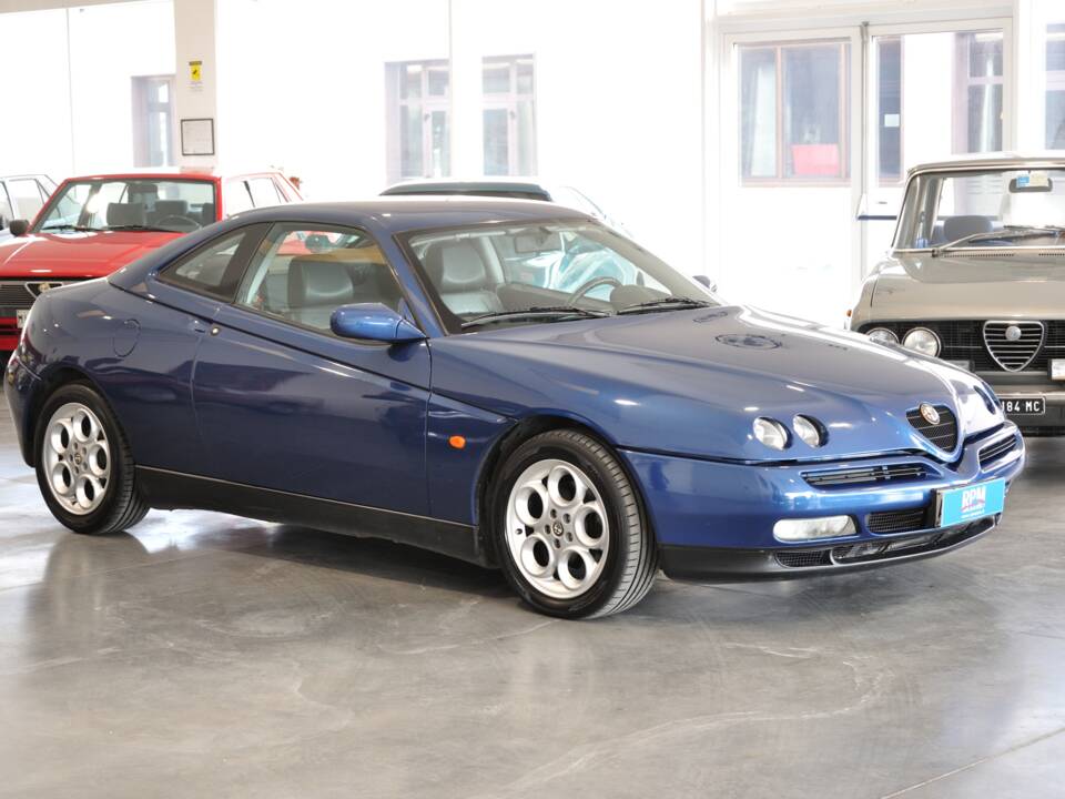 Image 7/17 of Alfa Romeo GTV 2.0 V6 Turbo (1995)