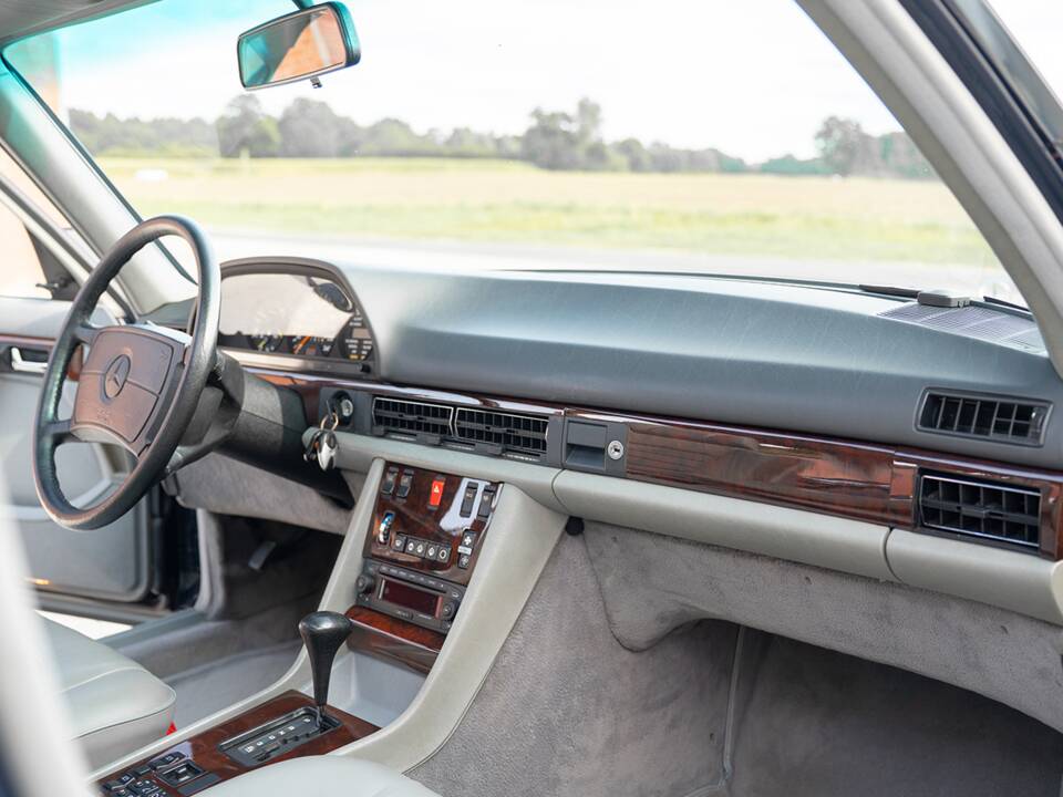Image 38/72 de Mercedes-Benz 500 SEL (1984)