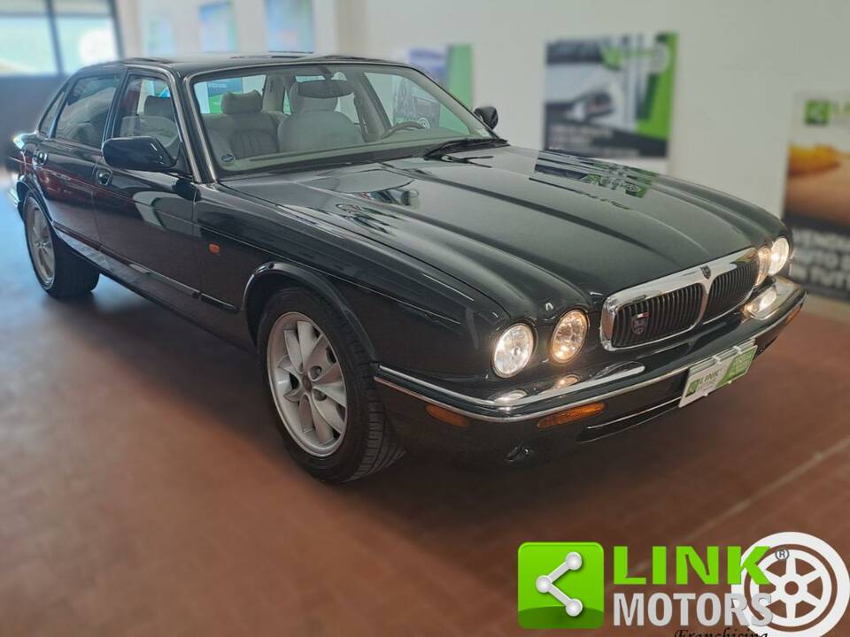 Bild 5/10 von Jaguar XJ 8 Executive (1998)