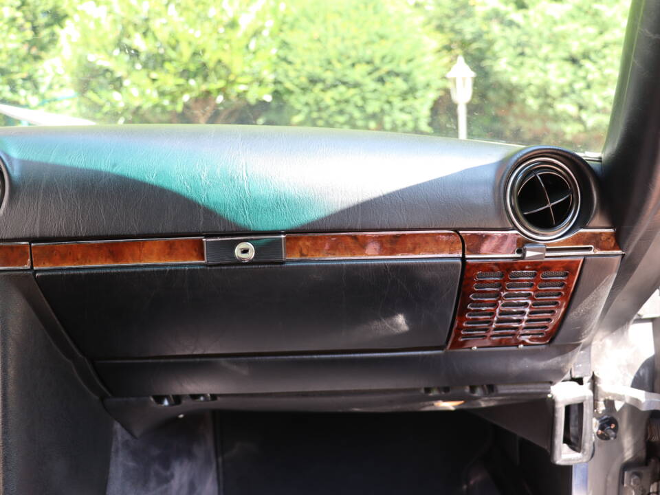 Image 56/59 of Mercedes-Benz 500 SLC (1980)