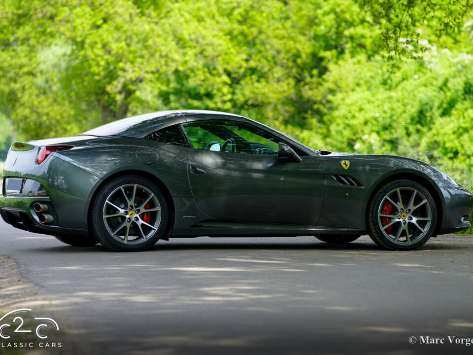 Image 32/85 de Ferrari California (2010)