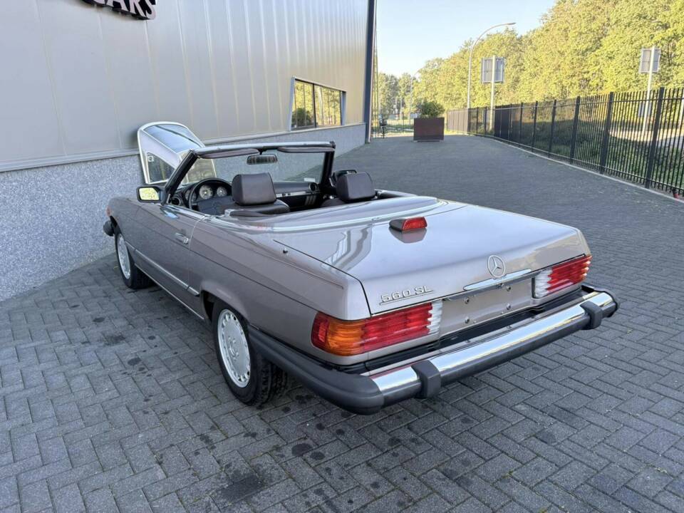 Image 7/50 of Mercedes-Benz 560 SL (1987)