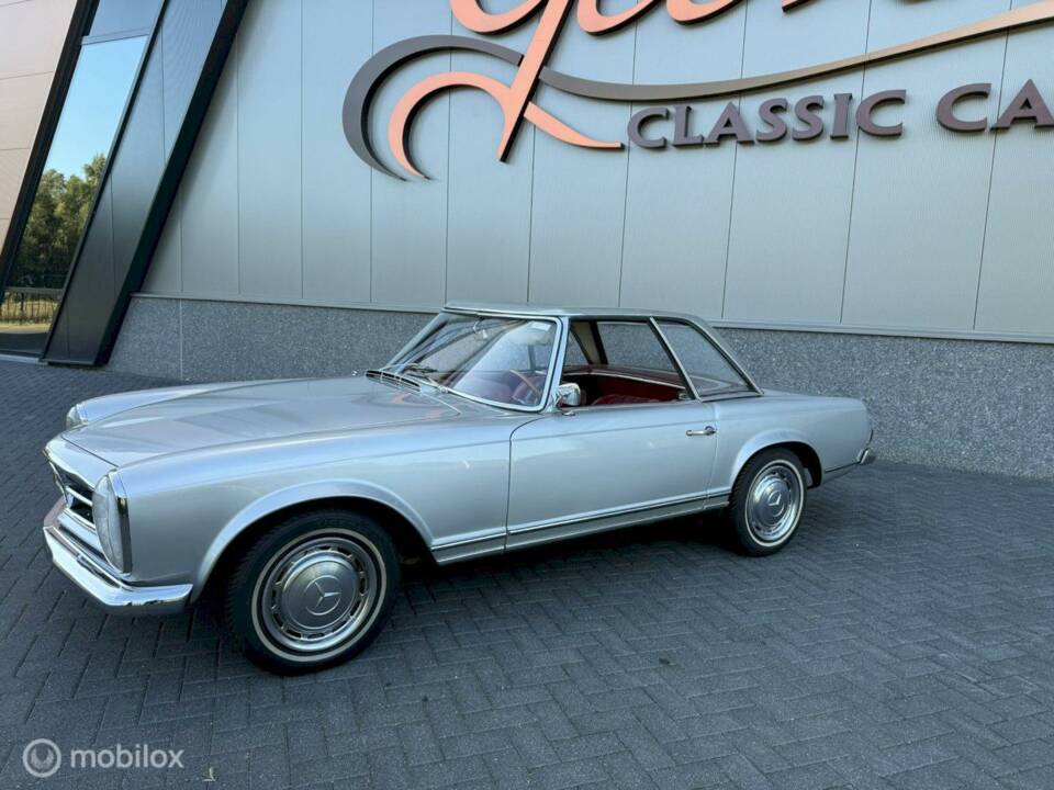 Image 18/27 of Mercedes-Benz 230 SL (1967)