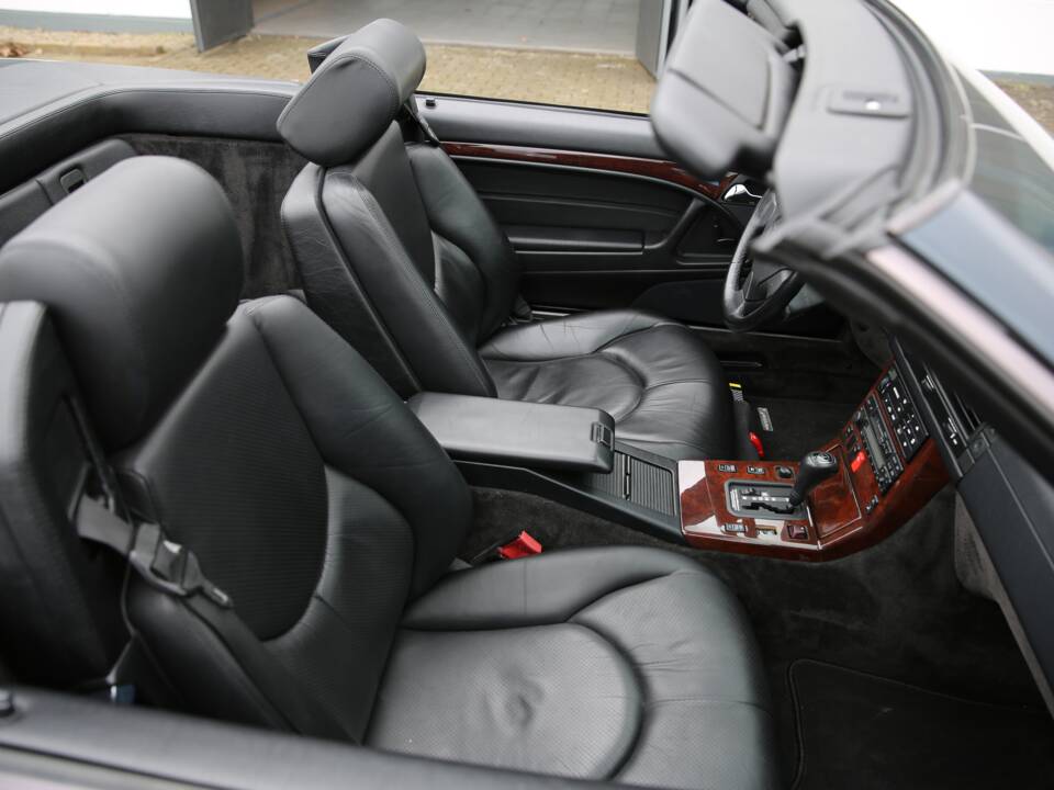Immagine 9/17 di Mercedes-Benz SL 280 (1995)