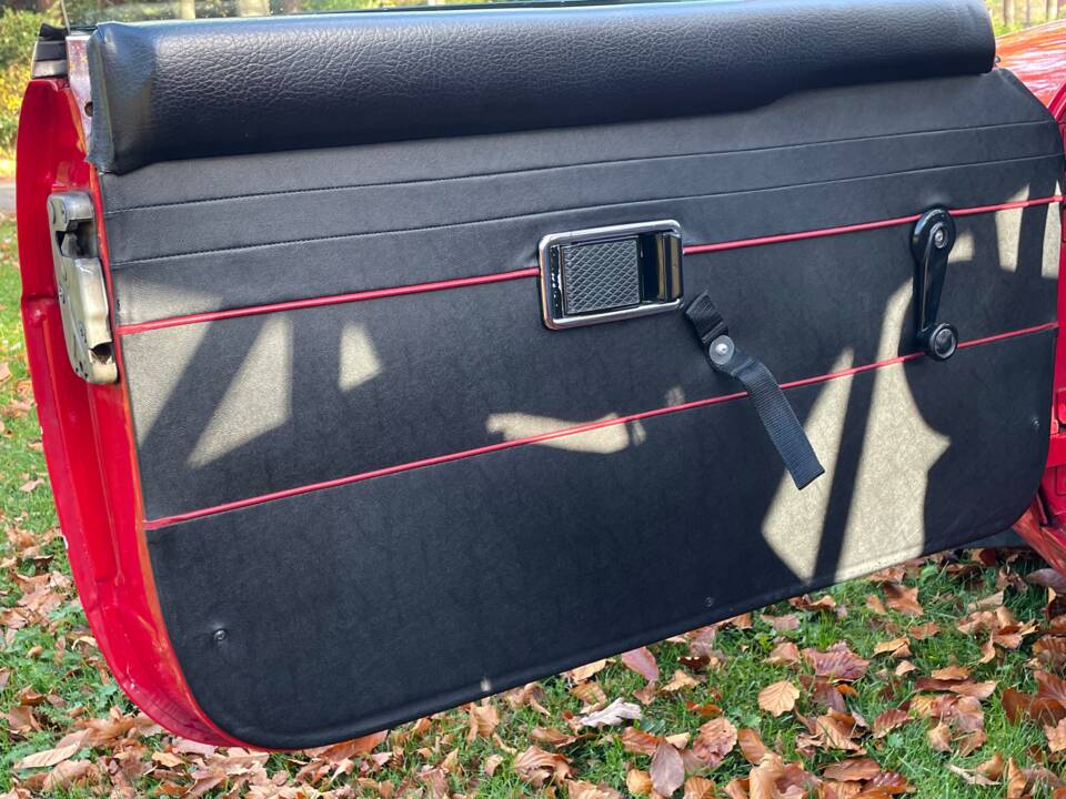 Afbeelding 8/23 van MG MGB GT (1972)