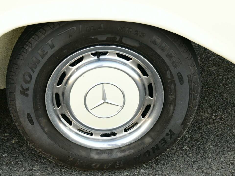 Image 19/50 of Mercedes-Benz 280 SE 3,5 (1971)
