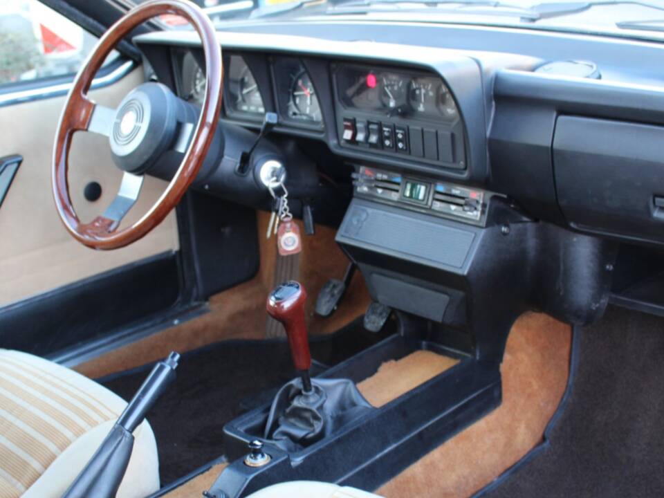 Image 4/21 of Alfa Romeo GTV 2.0 (1982)