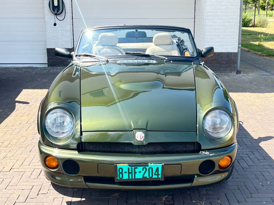 Bild 37/41 von MG RV8 (1994)