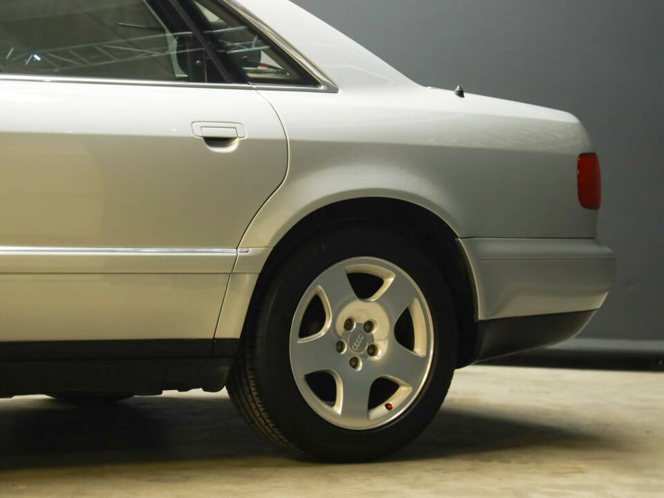 Immagine 8/50 di Audi A8 4.2 quattro (1995)