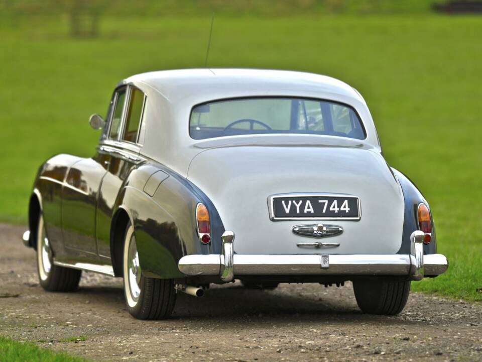 Image 13/50 of Rolls-Royce Silver Cloud I (1958)