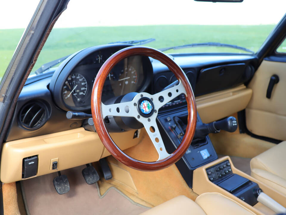 Image 7/50 of Alfa Romeo 2.0 Spider (1992)