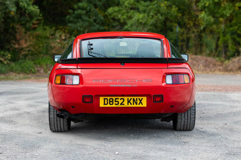 Image 7/50 of Porsche 928 S (1986)