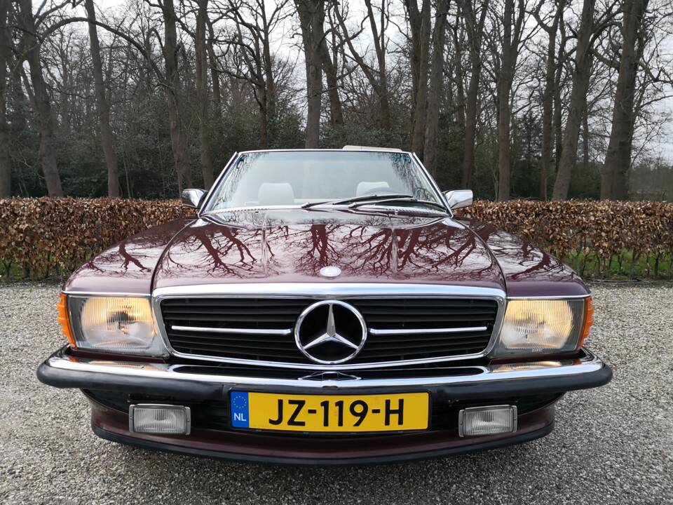 Image 13/38 of Mercedes-Benz 560 SL (1986)