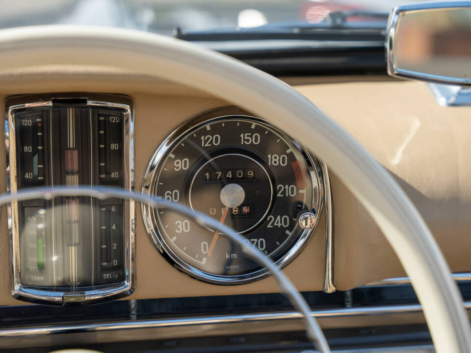 Afbeelding 17/38 van Mercedes-Benz 300 SL Roadster (1961)