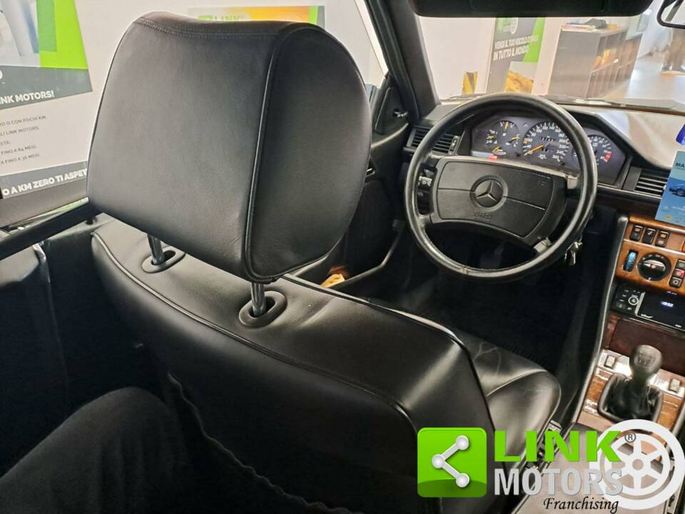 Image 9/10 of Mercedes-Benz 300 CE-24 (1990)