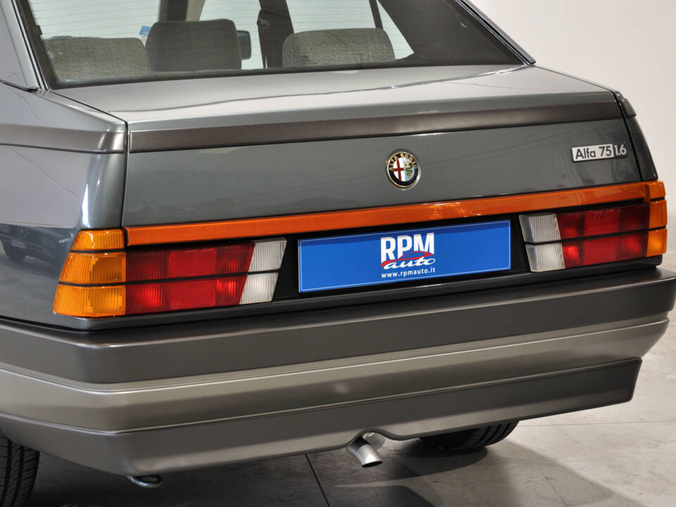 Bild 17/29 von Alfa Romeo 75 1.6 (1987)