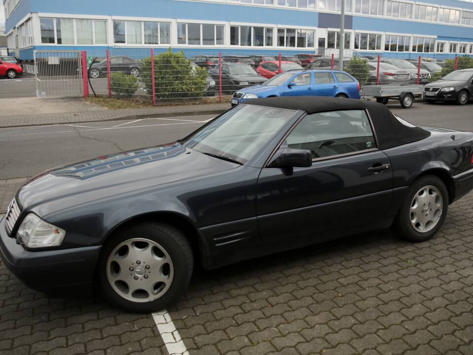 Immagine 13/17 di Mercedes-Benz SL 280 (1995)