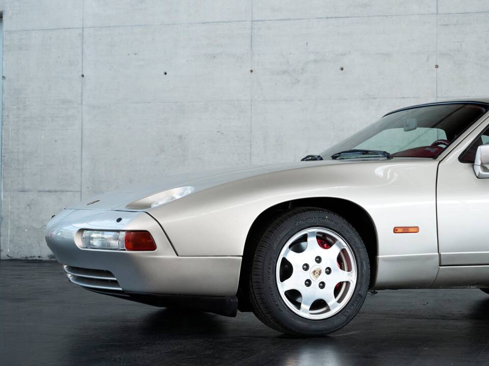 Image 4/50 of Porsche 928 GT (1989)