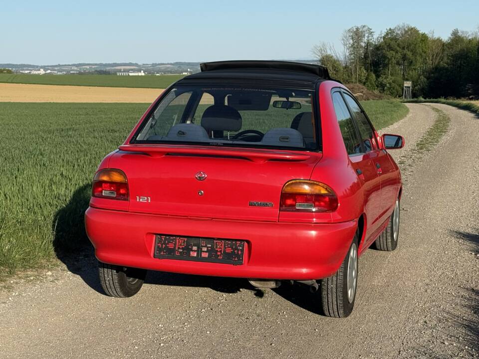Image 3/9 of Mazda 121 1.3 (1994)
