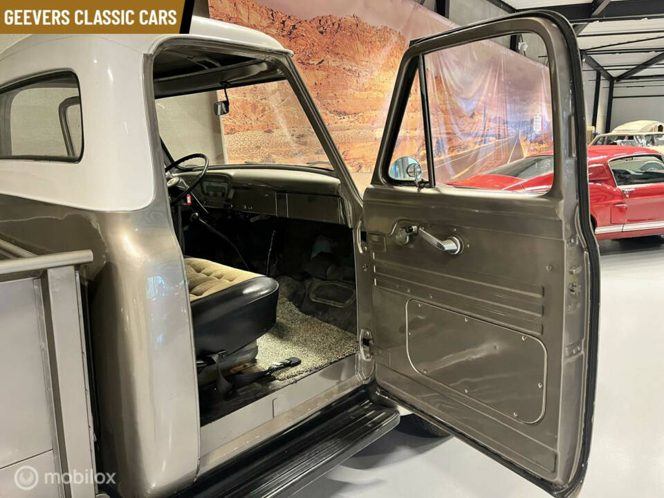 Image 25/40 of Ford F-100 (1955)