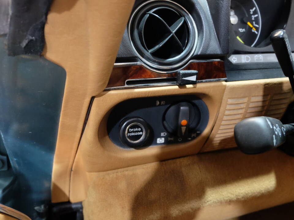 Bild 31/42 von Mercedes-Benz 560 SL (1989)