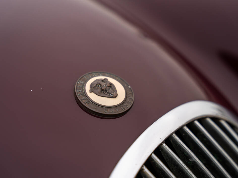 Image 15/50 of Jaguar XK 120 SE FHC (1952)