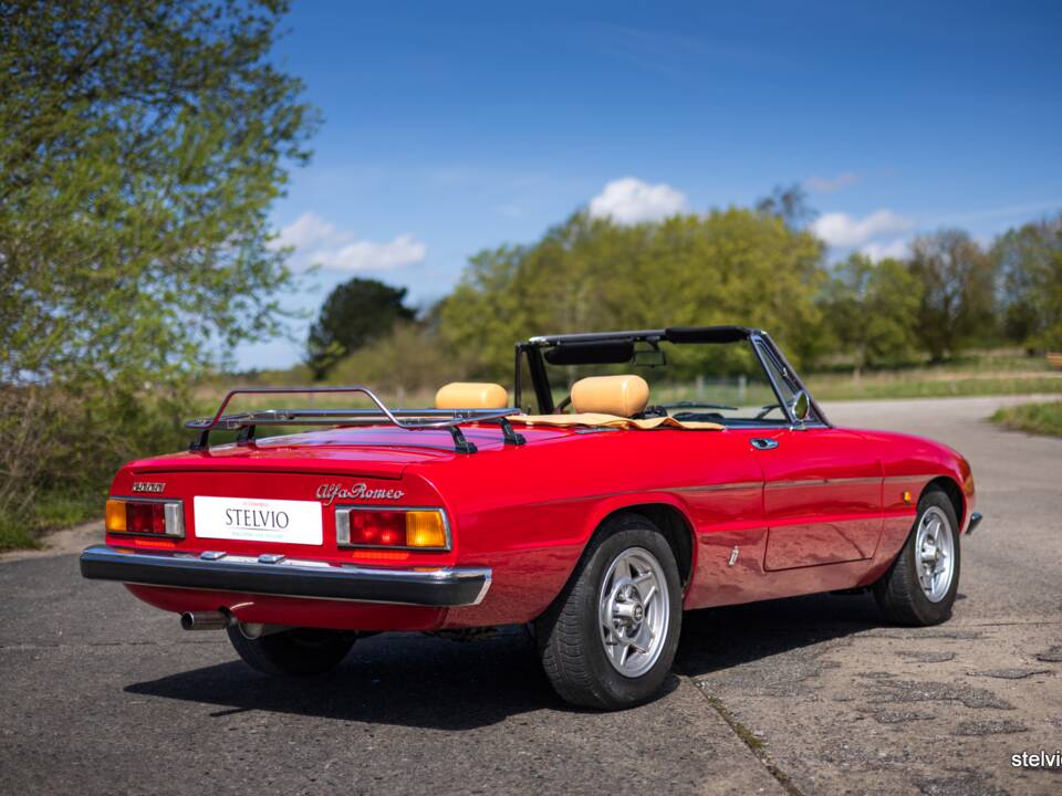 Afbeelding 15/42 van Alfa Romeo 2000 Spider Veloce (1980)