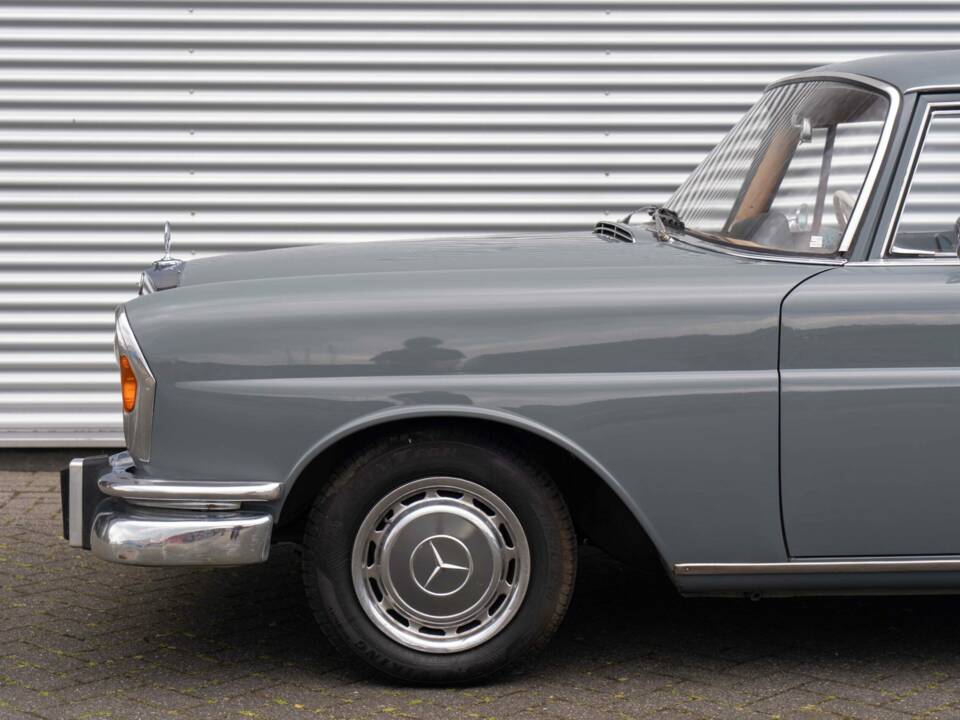 Image 4/8 de Mercedes-Benz 220 S b (1962)