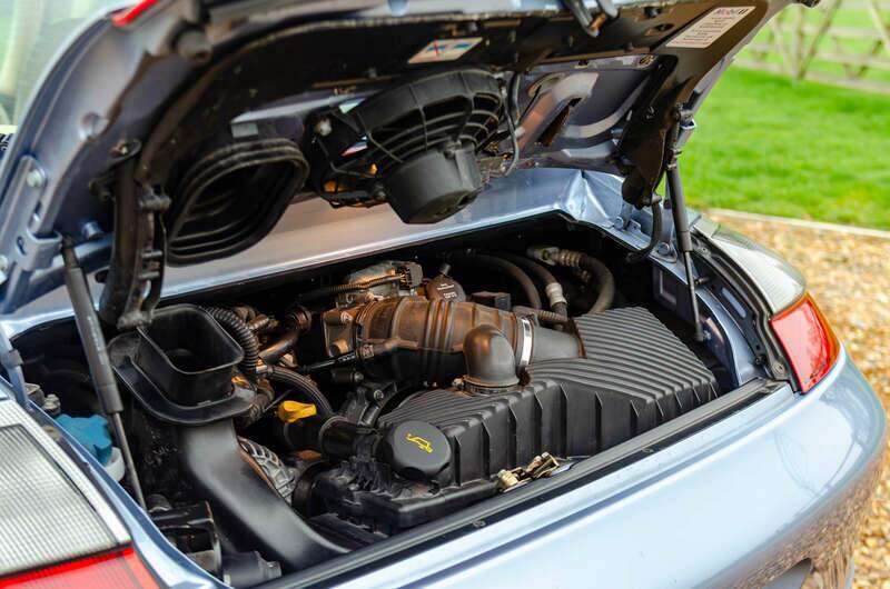 Image 3/17 of Porsche 911 Carrera 4S (2004)