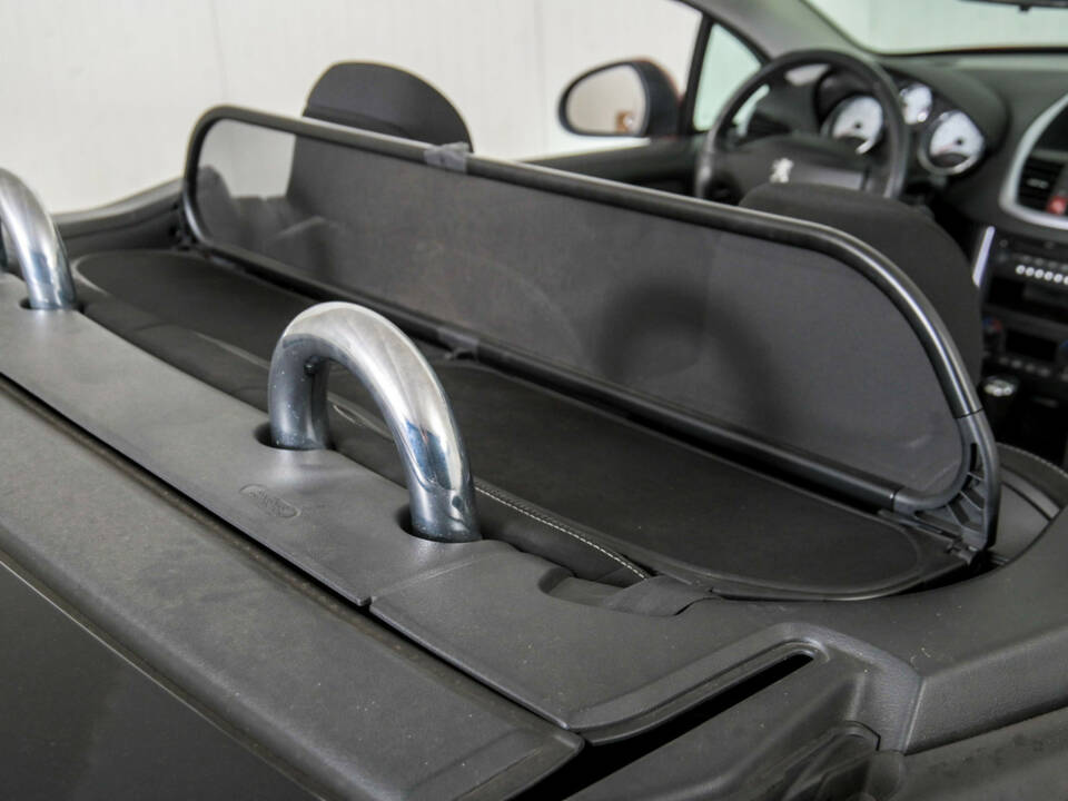 Imagen 33/50 de Peugeot 207 CC 1.6 VTi (2008)