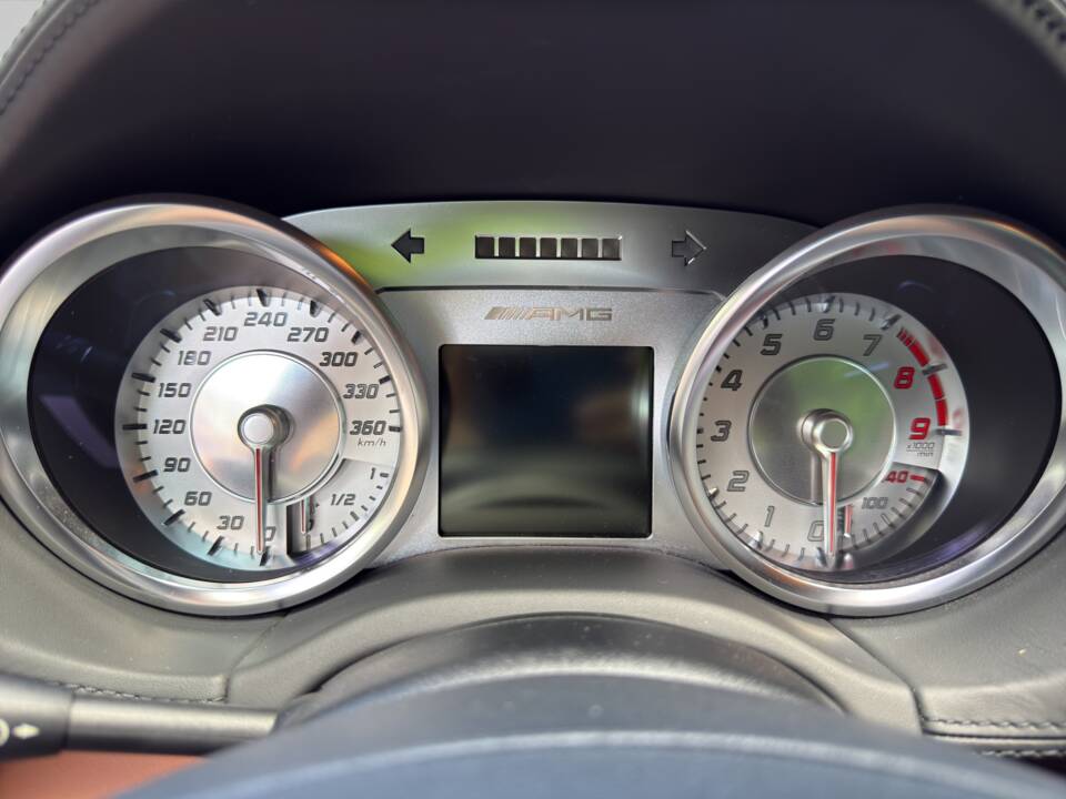Imagen 14/21 de Mercedes-Benz SLS AMG (2011)