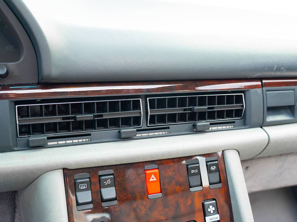 Image 49/72 de Mercedes-Benz 500 SEL (1984)